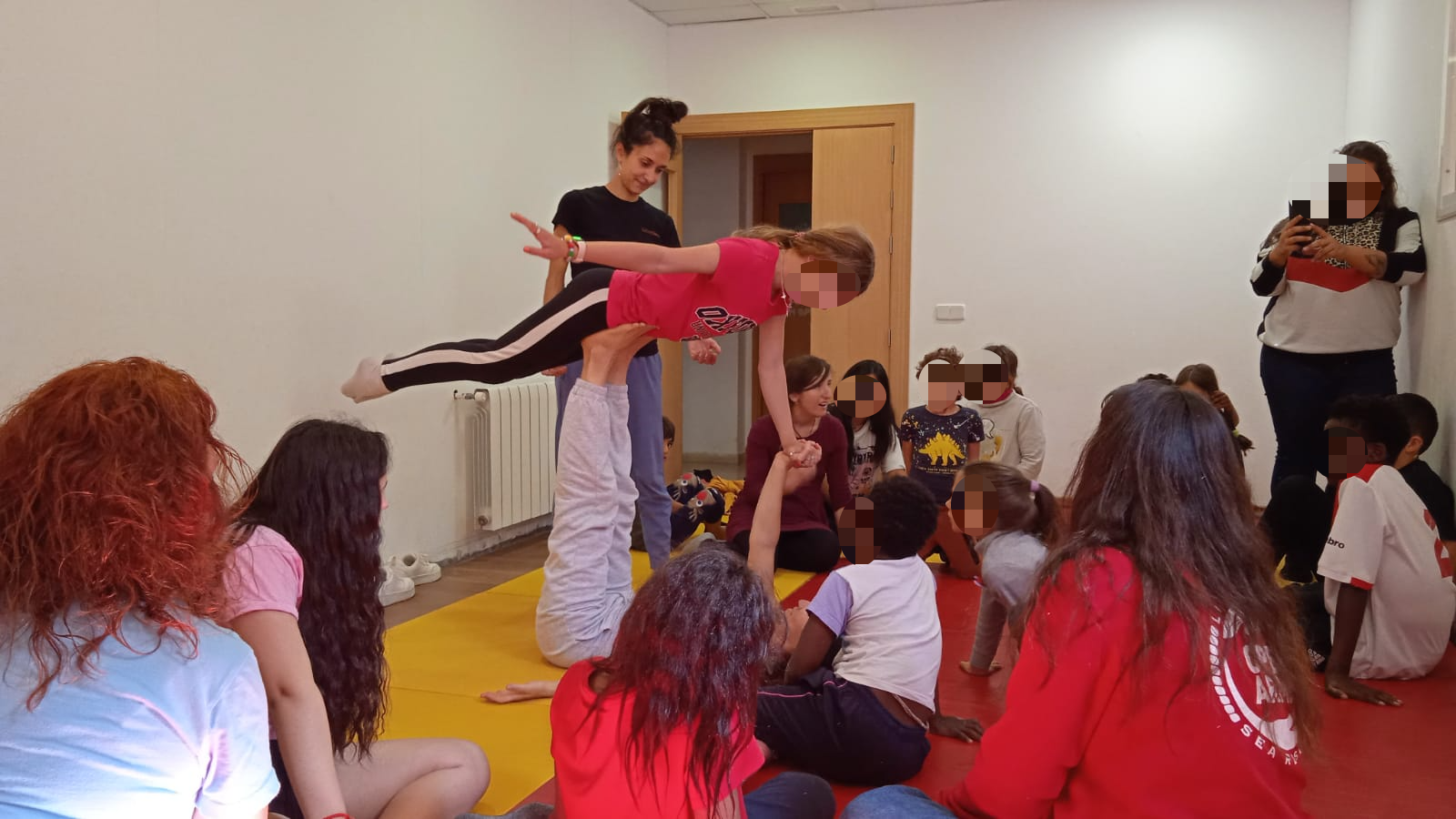 Voluntariado – Acroyoga en el Centro de Menores